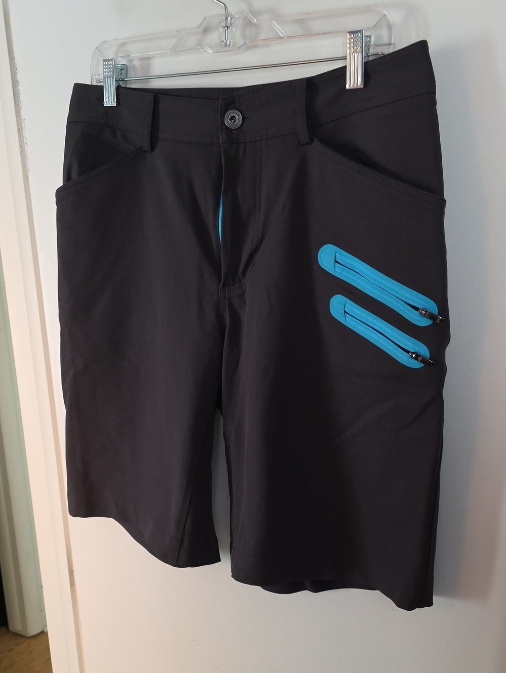NWOT Lululemon 34 Black Active Shorts with Aqua Blue Accent Pockets Trail Or Gym